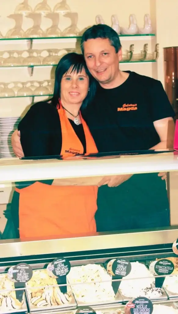 Ven al fresquito de Gelateria Magda, disfruta de nuestra terracita o del aire acondicionado interior. ¡También helados para llevar!